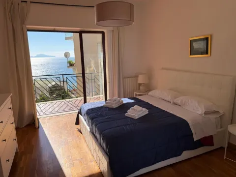 PF Luxury Apartment ORAZIO Posillipo Capri Vesuvio View