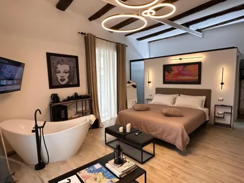 NapArt Central Apartment in Naples