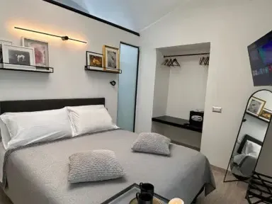NapArt Suites - Triple Room Naples