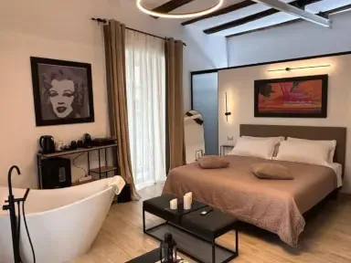 NapArt Suites - Quadruple Suite Naples