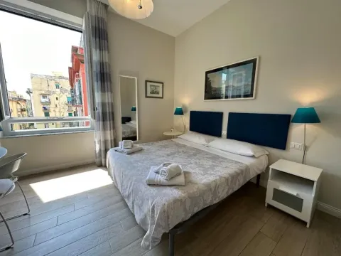 Stanza Zaffiro - Domus Luca - Central Rooms in the Heart of Naples